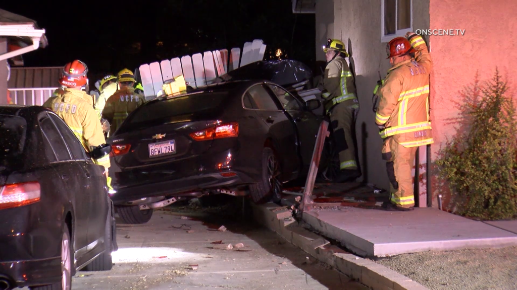 Thousand Oaks: Car Slams Into Side of House Causing Gas Leak – ONSCENE.TV