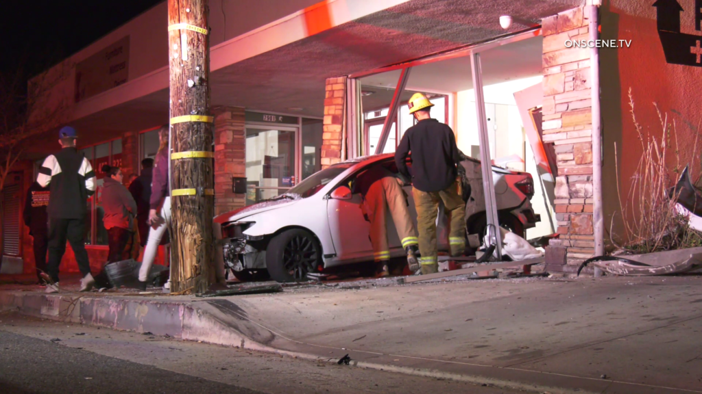 Sunland: Crash Sends Vehicle Into Storefront - ONSCENE.TV